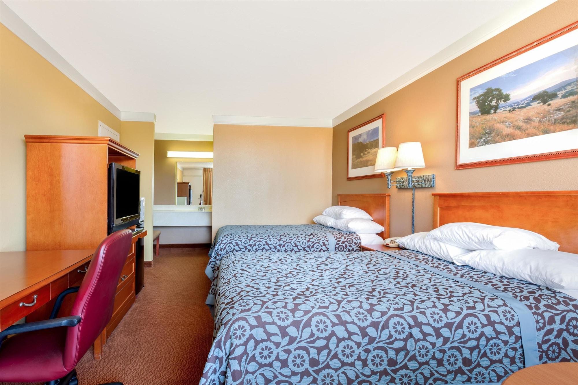 Days Inn By Wyndham Hillsboro Tx Dış mekan fotoğraf