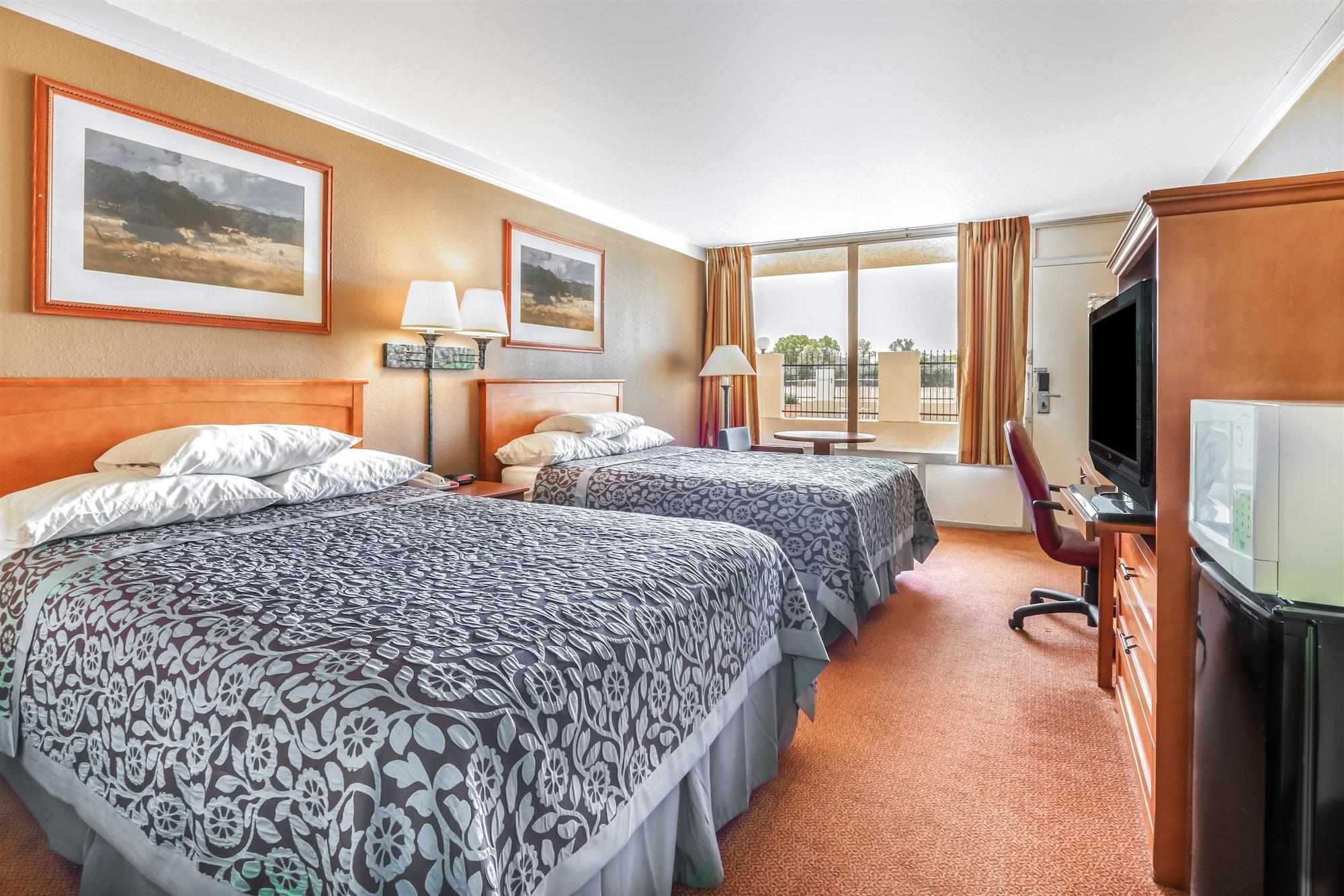 Days Inn By Wyndham Hillsboro Tx Dış mekan fotoğraf