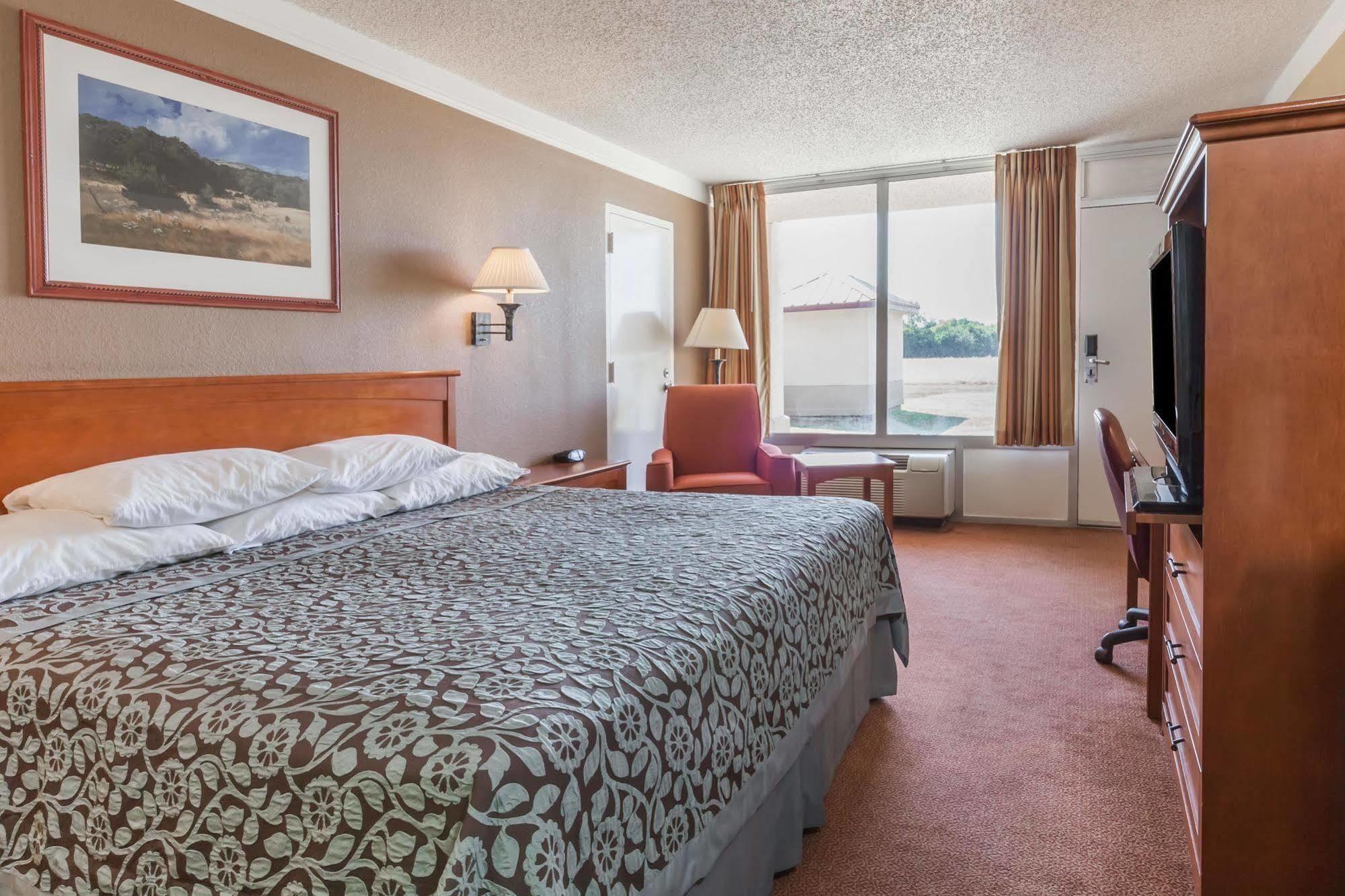 Days Inn By Wyndham Hillsboro Tx Dış mekan fotoğraf